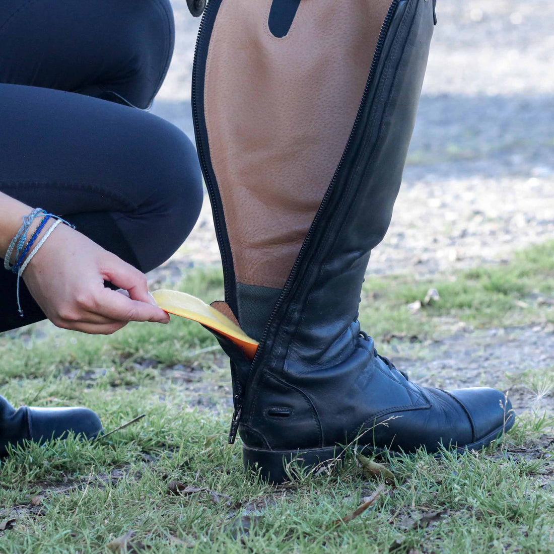 Adieu pieds gelés : les avantages des semelles auto-chauffantes pour cavaliers.